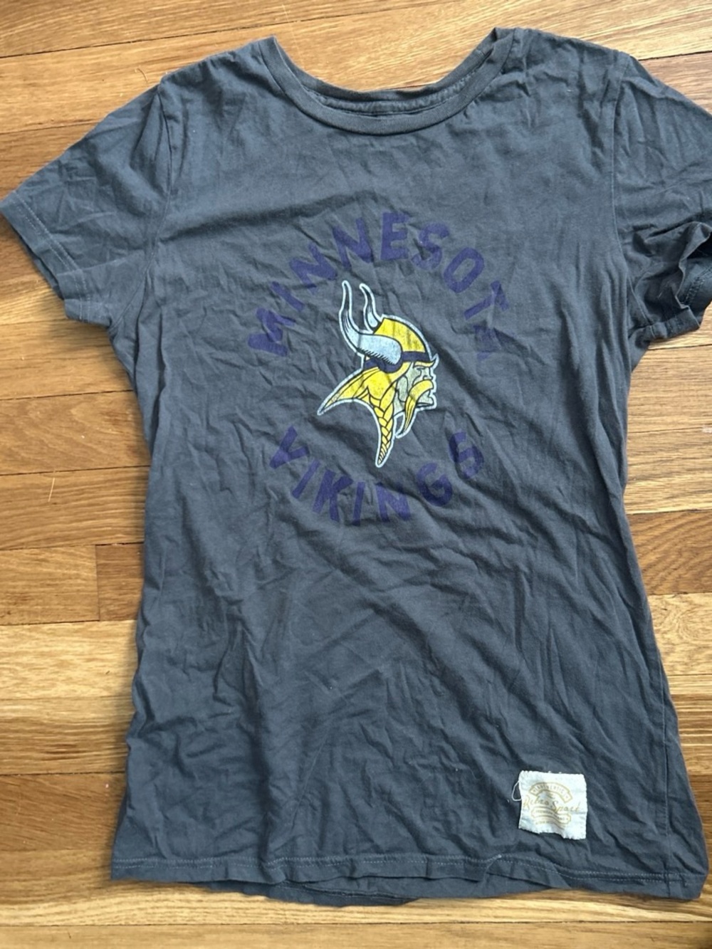 Minnesota Vikings Women's Navy Short Sleeve Graphic Tee